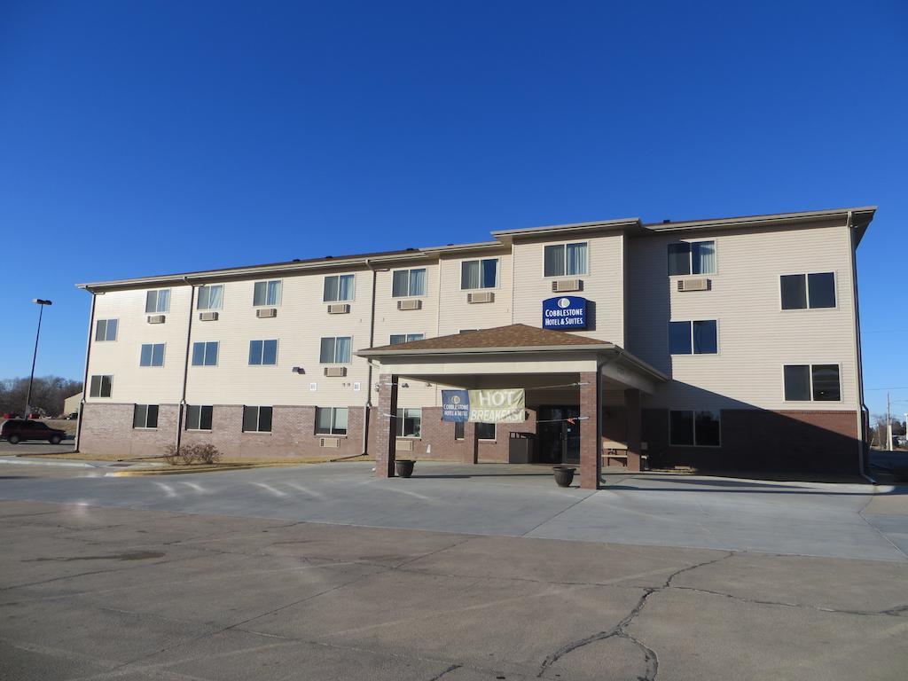 The Edgewood Hotel And Suites Fairbury Dış mekan fotoğraf