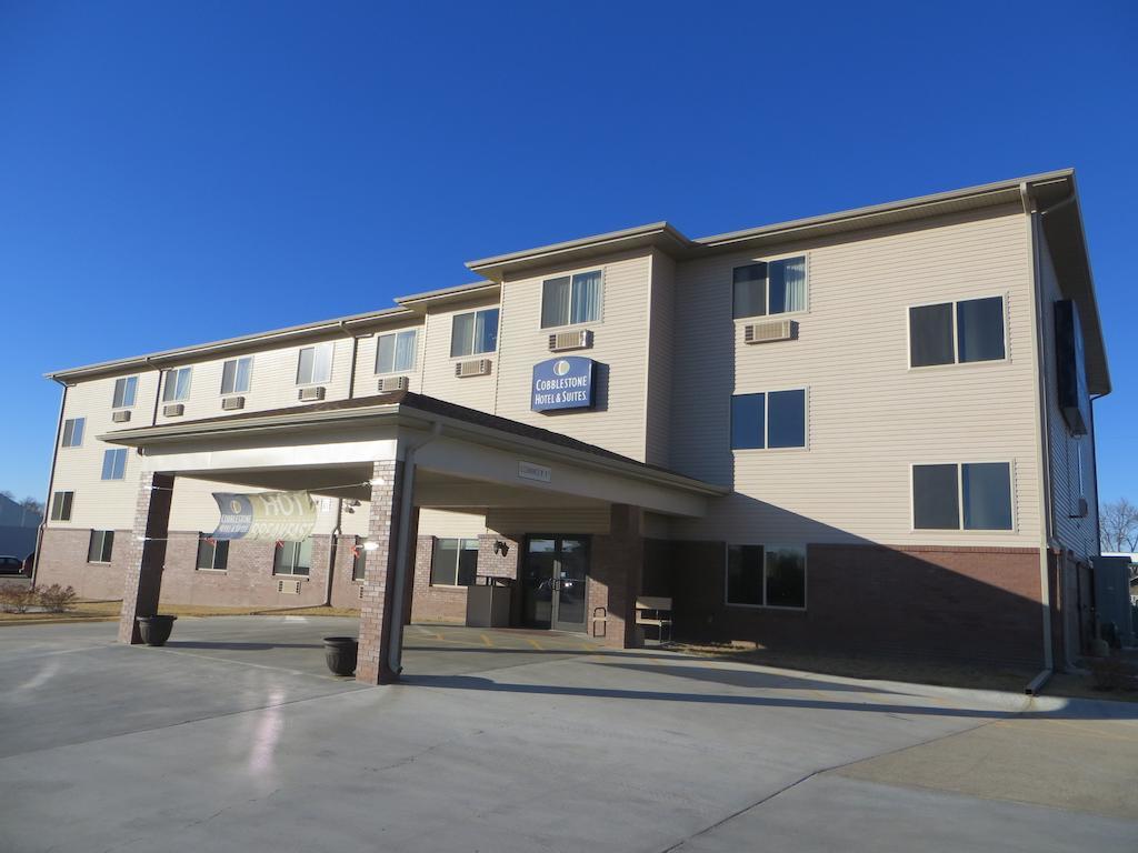The Edgewood Hotel And Suites Fairbury Dış mekan fotoğraf