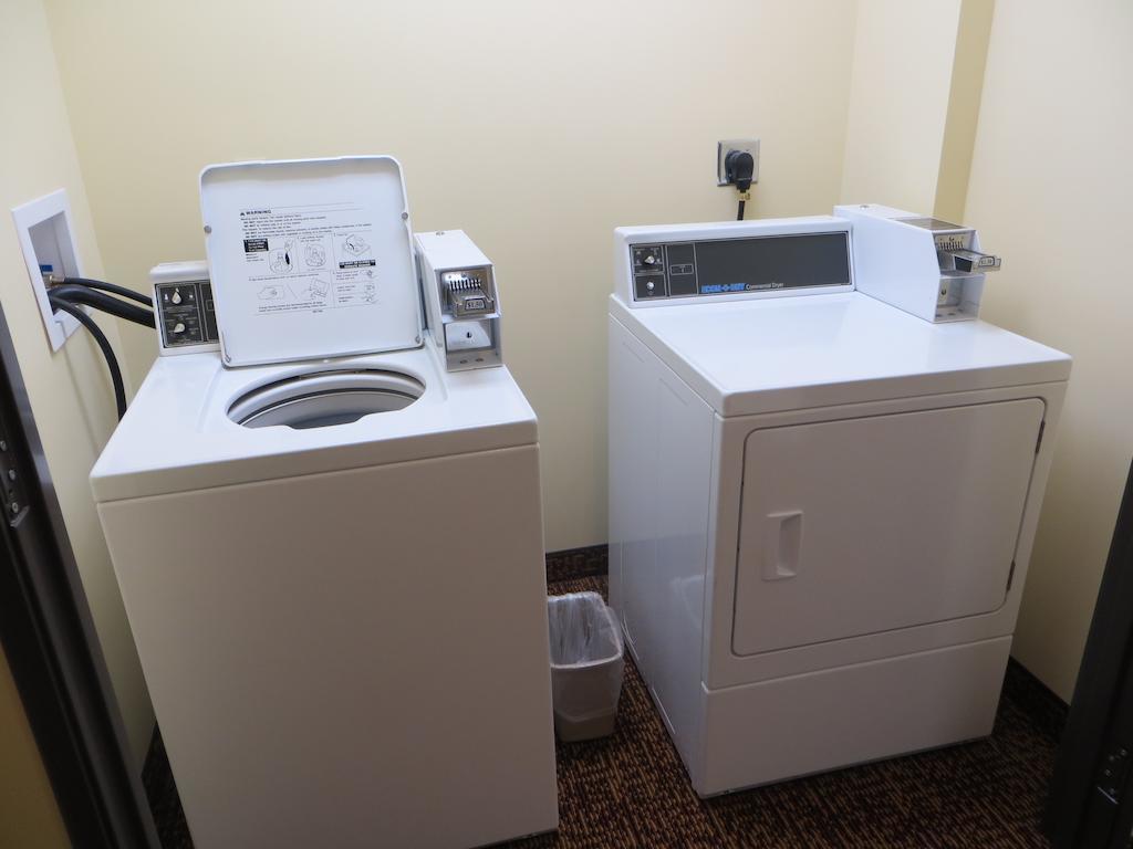 The Edgewood Hotel And Suites Fairbury Dış mekan fotoğraf
