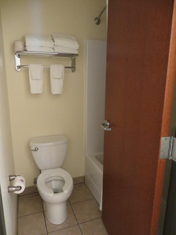 The Edgewood Hotel And Suites Fairbury Dış mekan fotoğraf