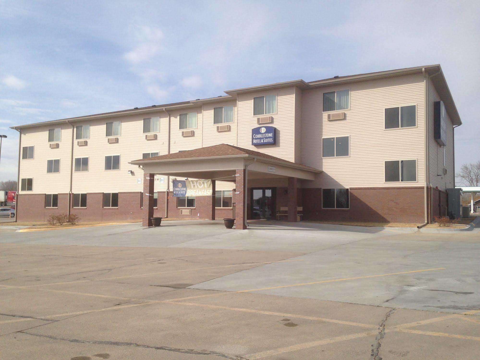 The Edgewood Hotel And Suites Fairbury Dış mekan fotoğraf