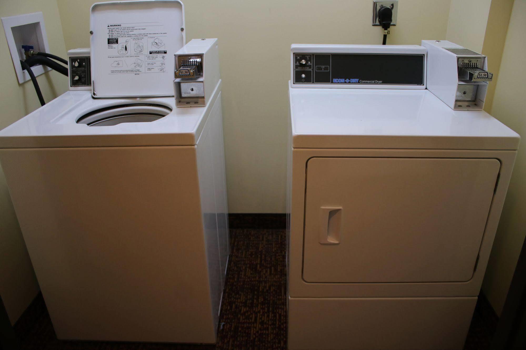 The Edgewood Hotel And Suites Fairbury Dış mekan fotoğraf