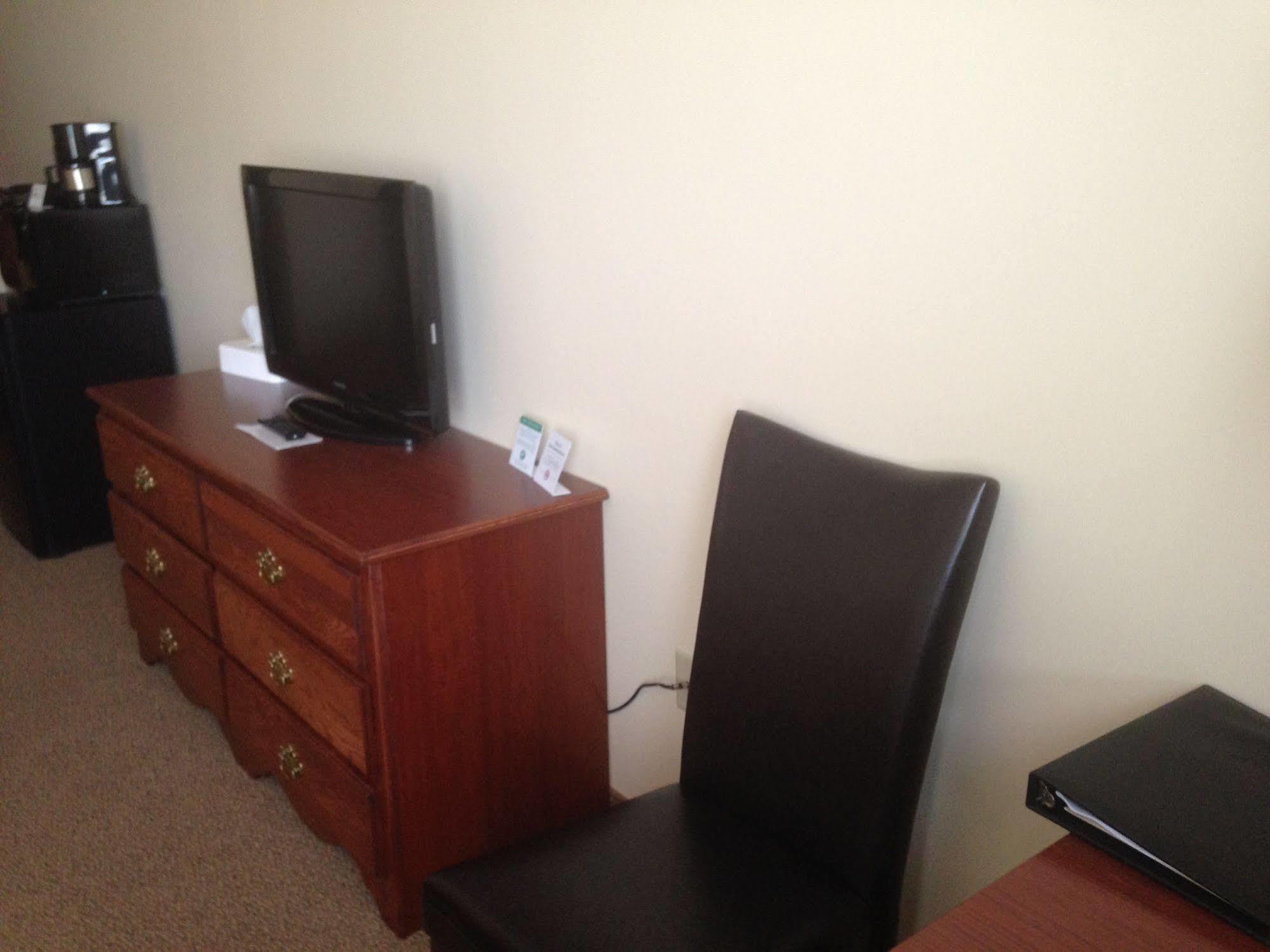 The Edgewood Hotel And Suites Fairbury Dış mekan fotoğraf