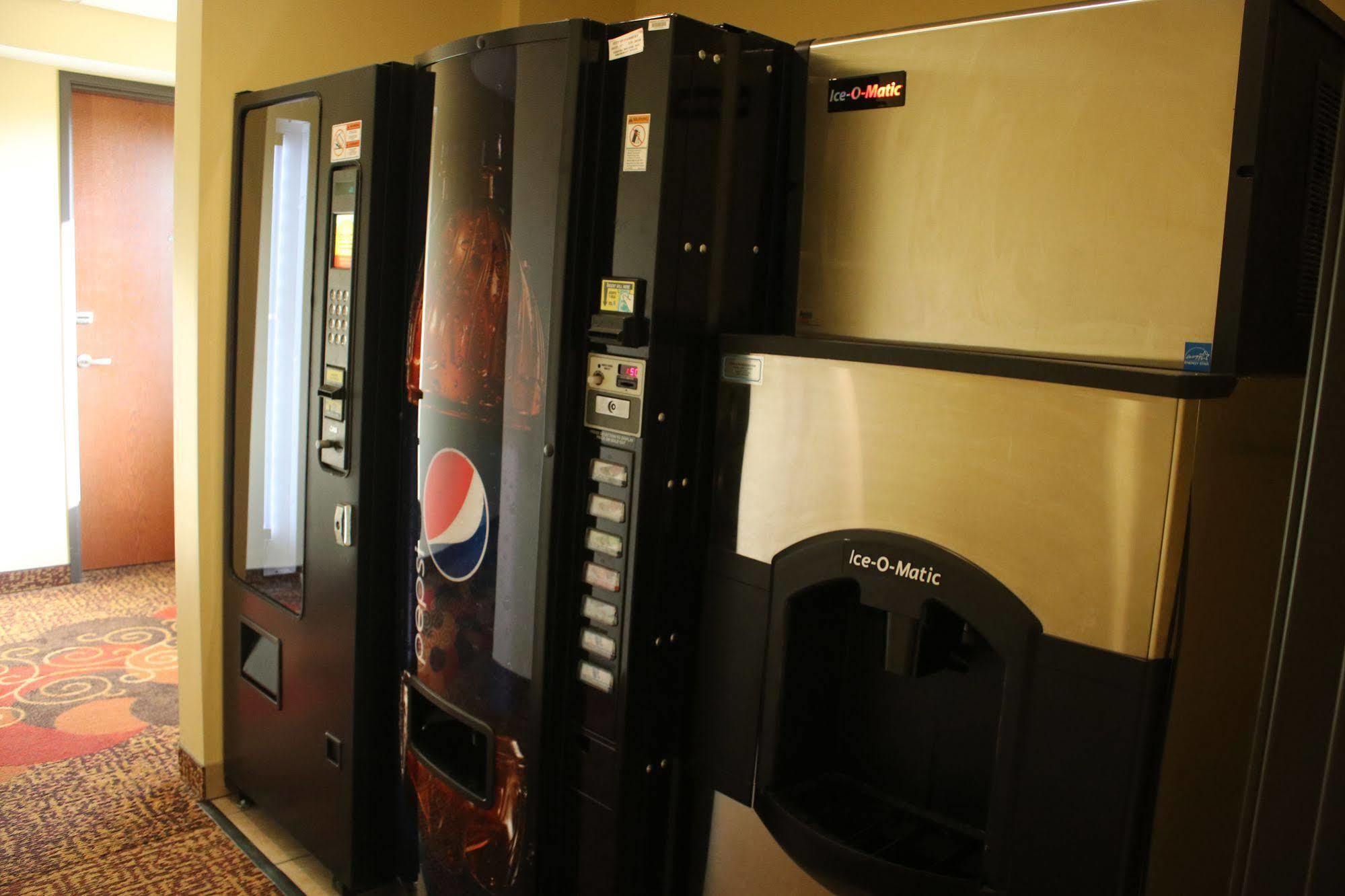 The Edgewood Hotel And Suites Fairbury Dış mekan fotoğraf